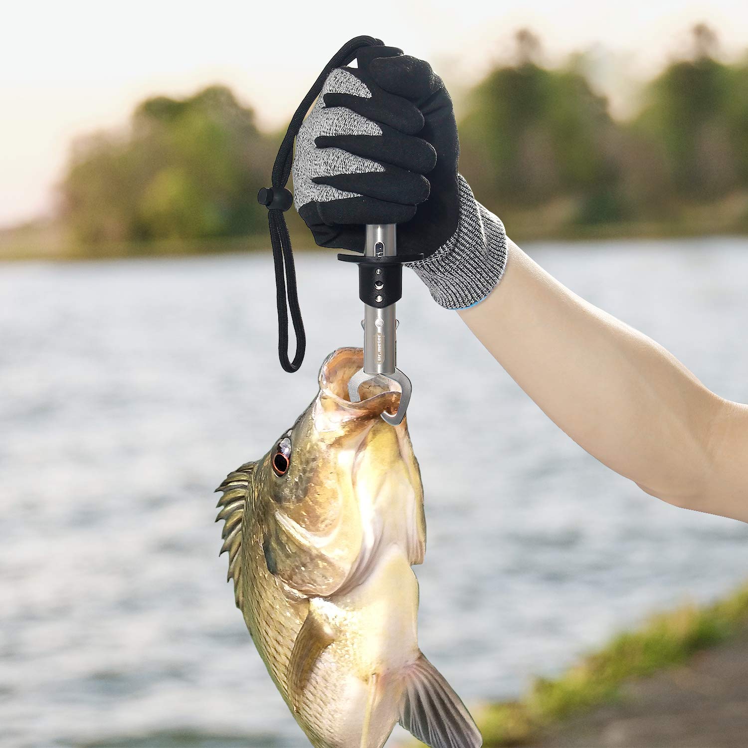 Dr.meter 3 piece fishing tool set in a marine environment