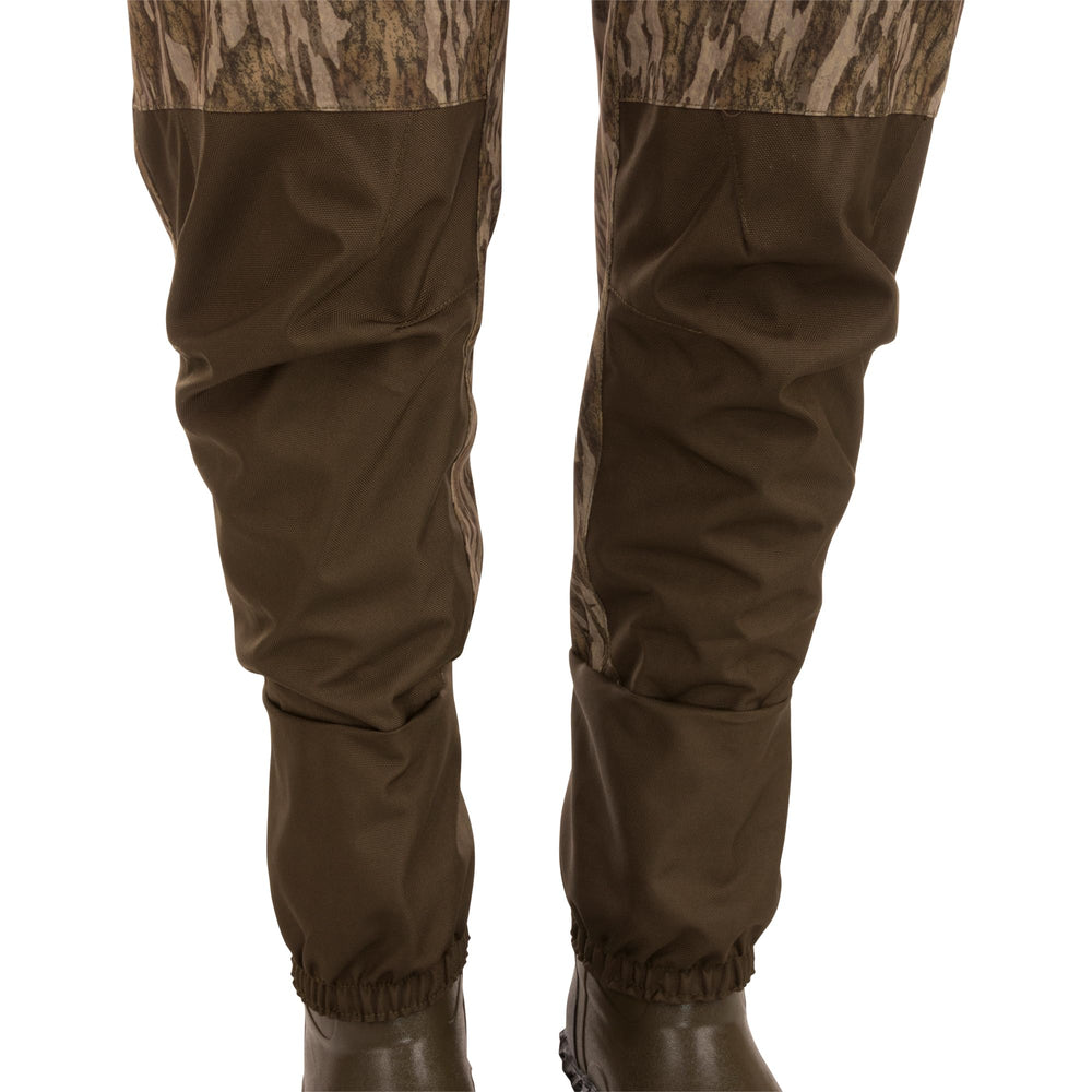 Close-up of the insulated 800g rubber boot for warmth and grip