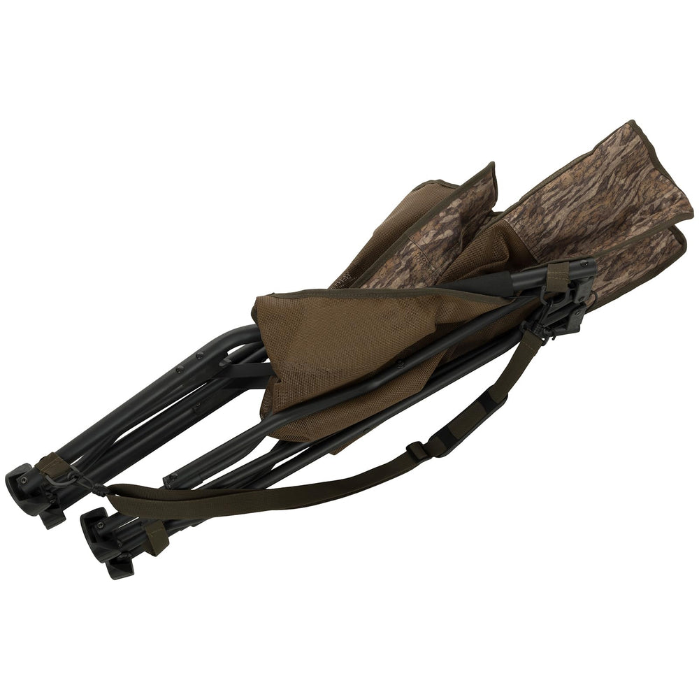 Drake Ol' Tom ground-stability image shows sturdy placement on uneven ground.