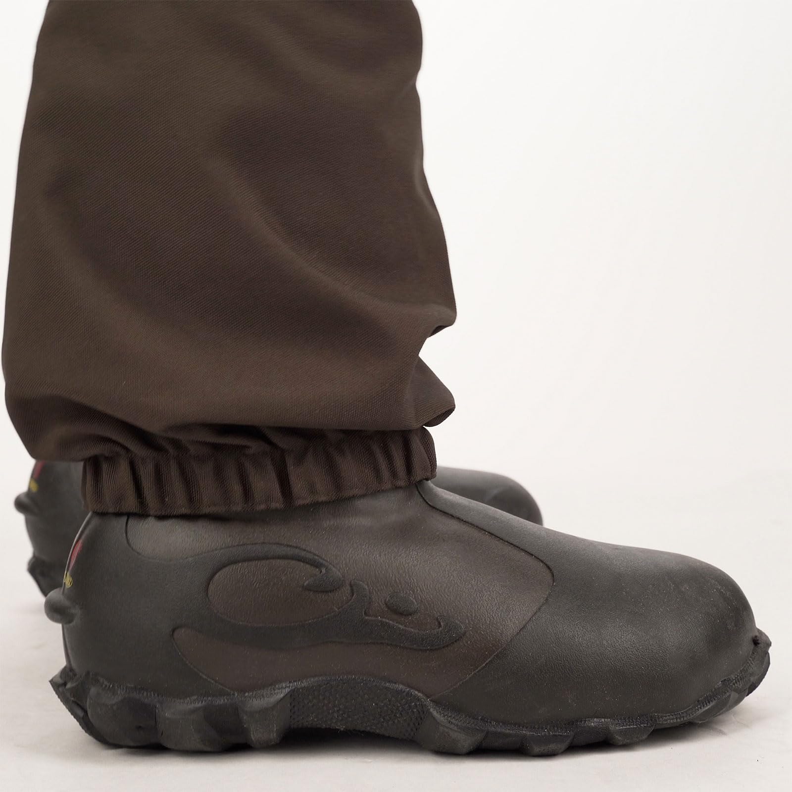 Drake Waterfowl Buckshot Eqwader in Mossy Oak Bottomland pattern enhances marsh stealth.