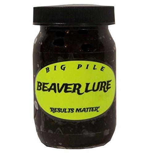 Dunlap Lures Beaver Lure bottle ready for year-round beaver trapping.