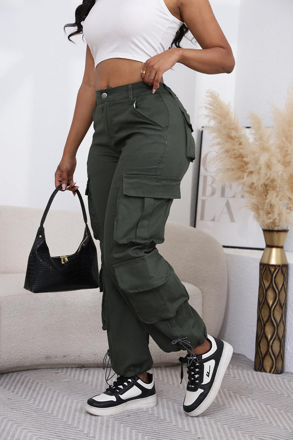 DvaeMalligo adjustable-bottom-drawstring pants show customizable fit and flexible hem.