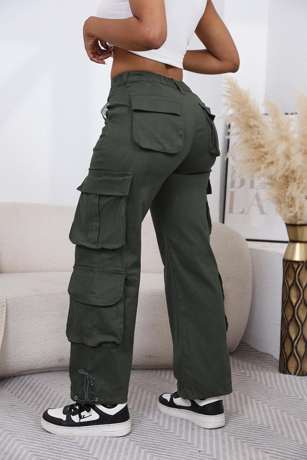 DvaeMalligo lightweight breathable fabric close-up highlights soft texture and all-day comfort.