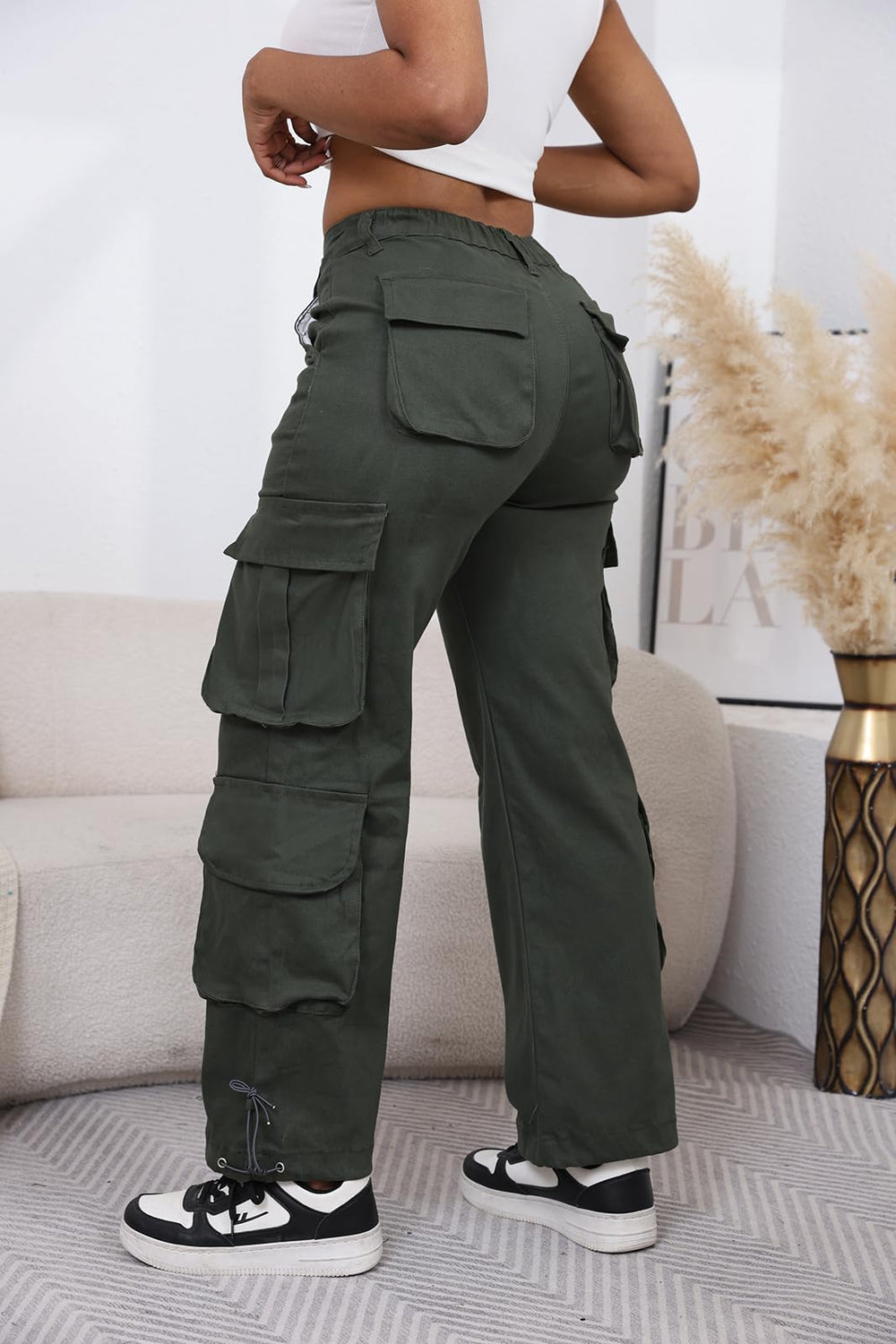 DvaeMalligo lightweight breathable fabric close-up highlights soft texture and all-day comfort.