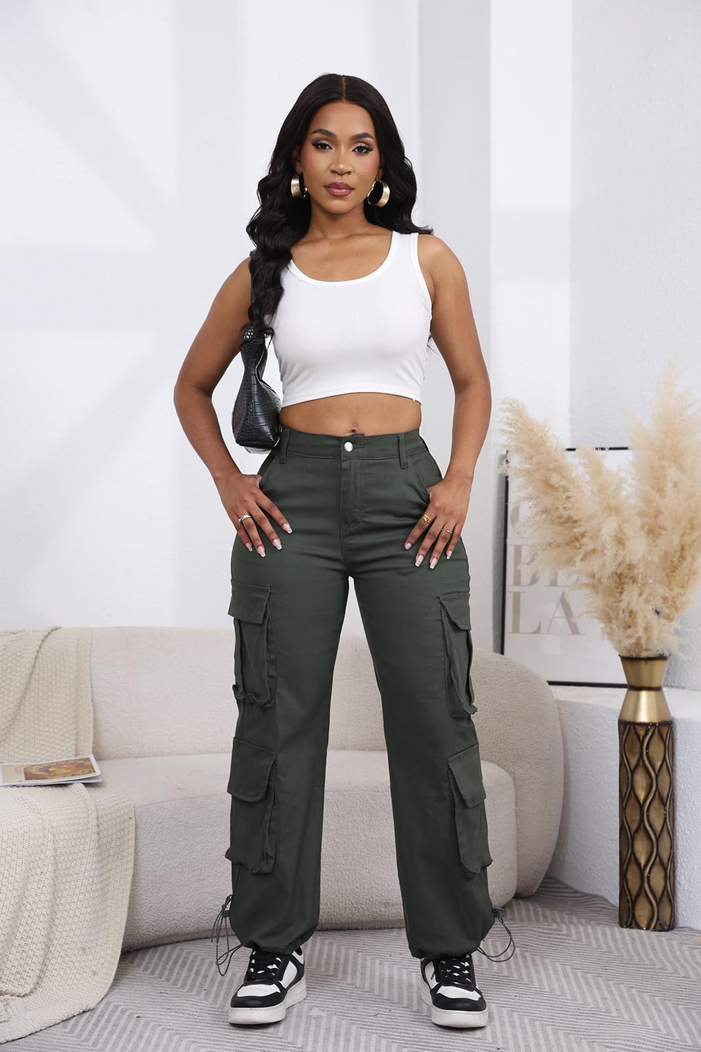 DvaeMalligo wide-leg cargo pants straight-leg silhouette for a versatile city-ready look.