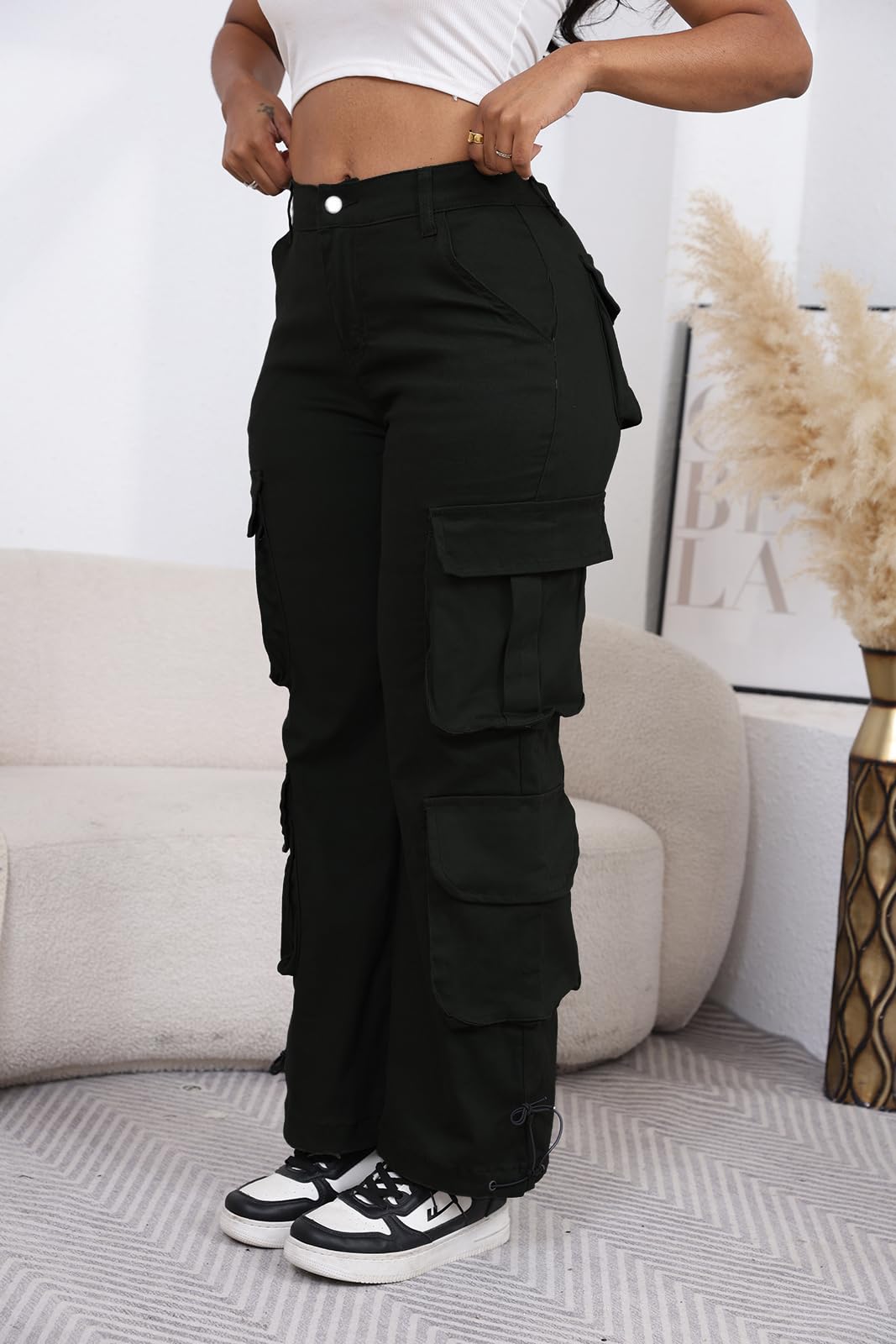 DvaeMalligo black back view highlights roomy pockets for secure storage while on the go