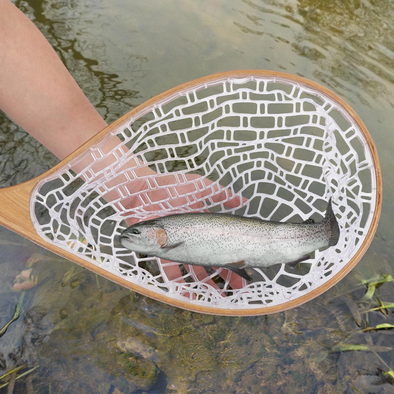 DYTesa rubber-coated net protects fish during safe release.