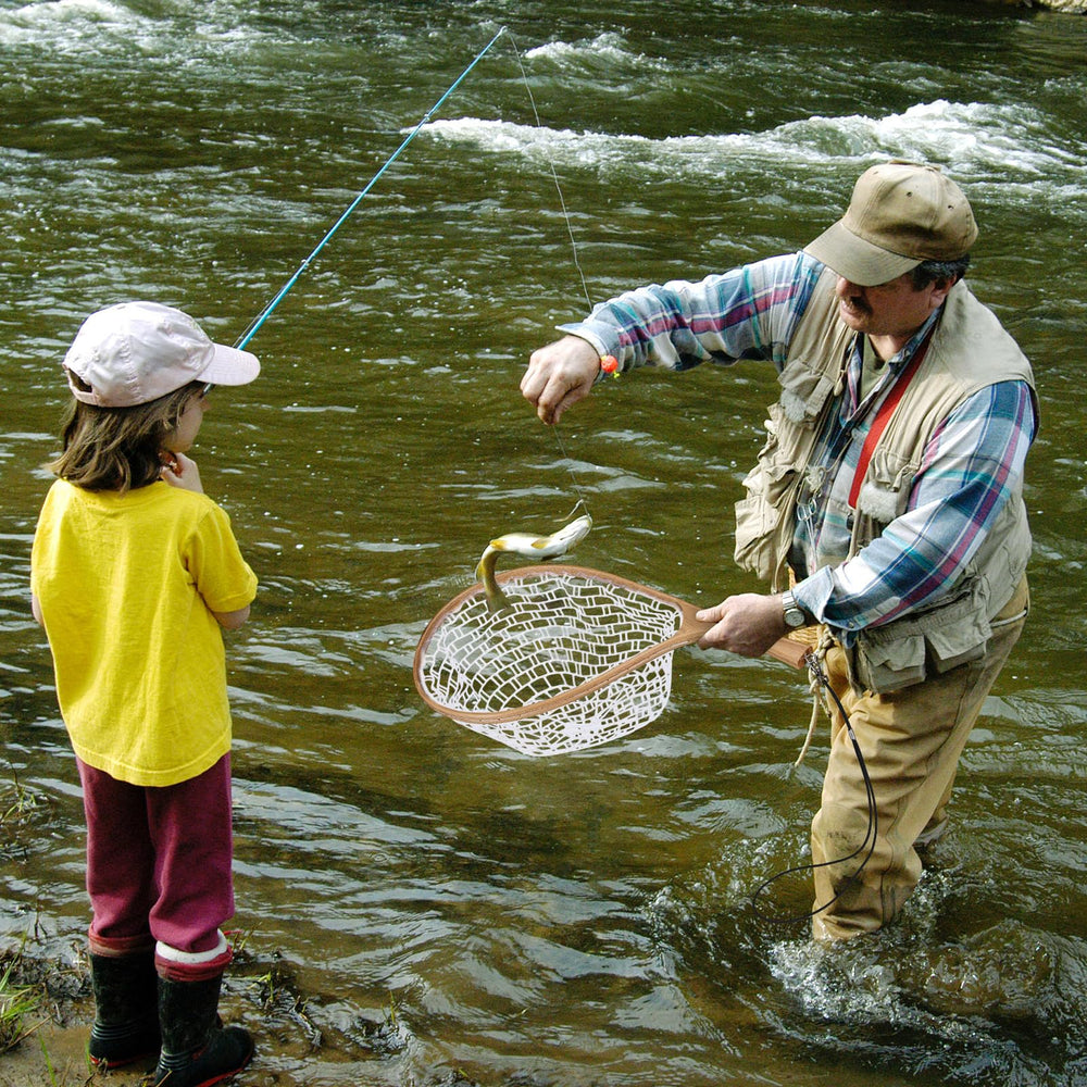 DYTesa wooden-handle net blends durability with classic design.