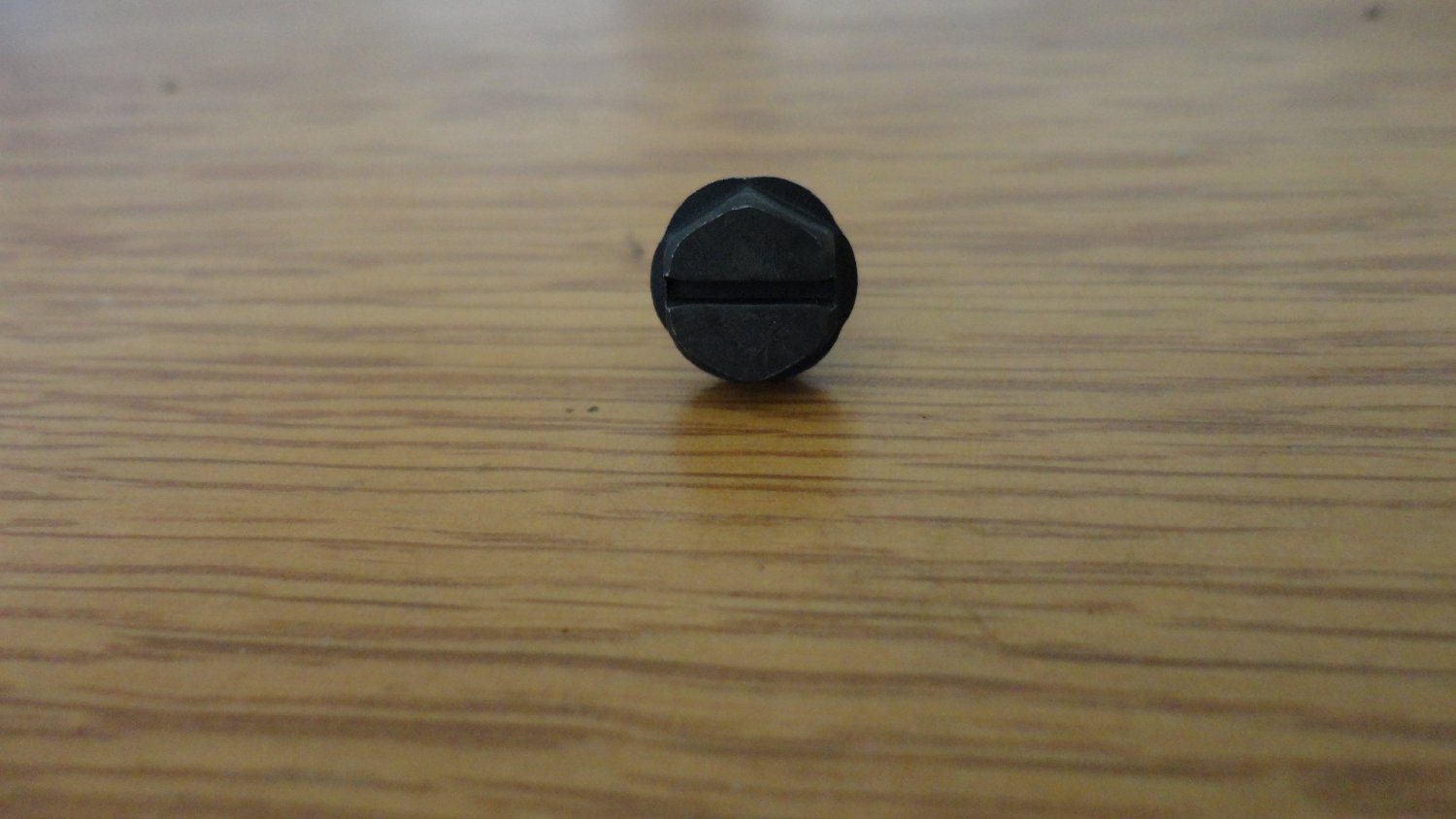DYZ locking screw designed for flathead tool field installation