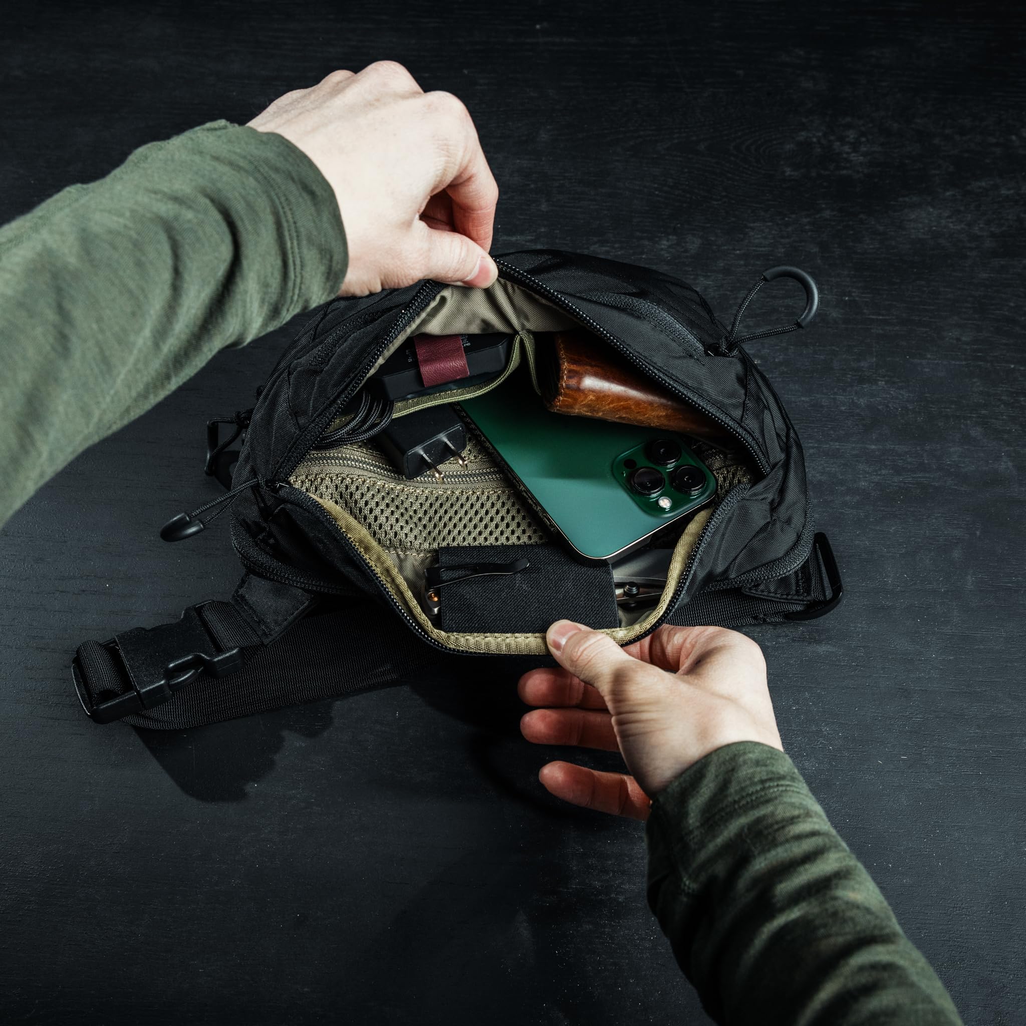 Eberlestock Bando Bag XL interior slip pockets offer quick access to essentials