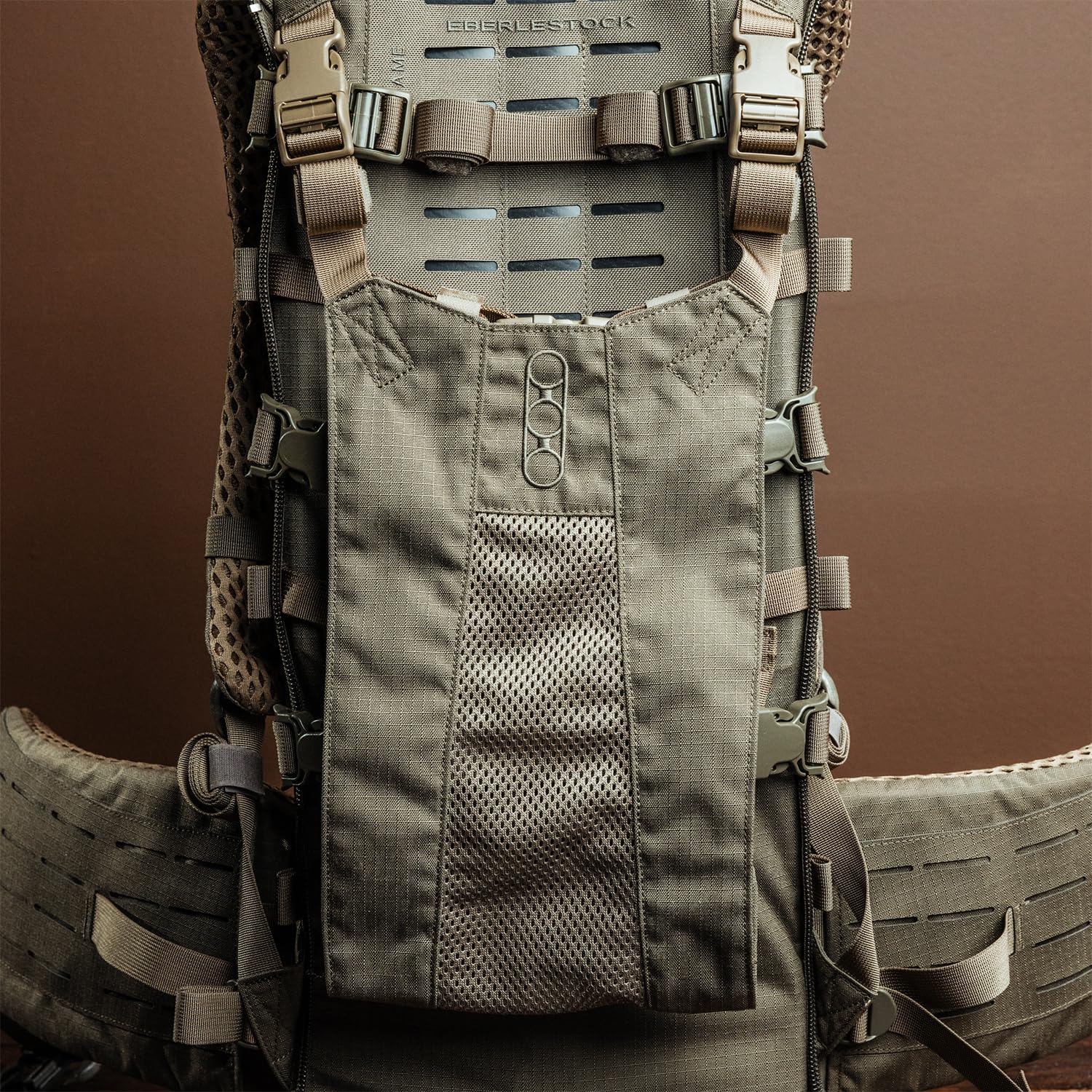 Eberlestock Modframe forward-pull hip belt with one-handed adjustment