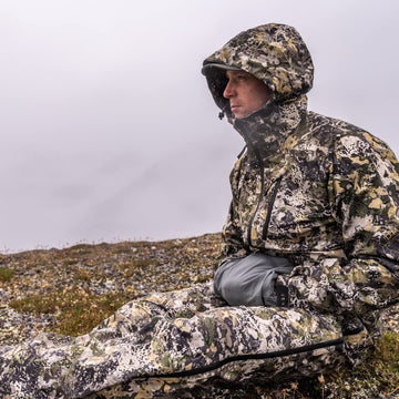 Comfortable grip and hand placement with Recon Handwarmer during waits
