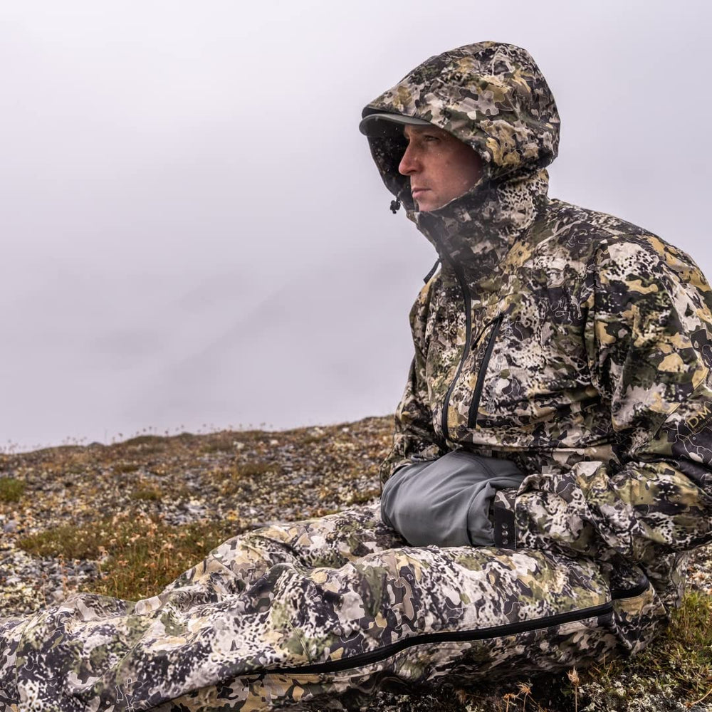 Comfortable grip and hand placement with Recon Handwarmer during waits
