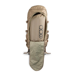 Extended-depth pockets on Vapor 2500 keep water, tripods, or bottles stable.