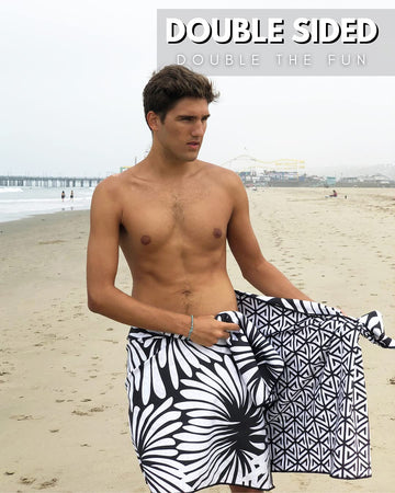 ECCOSOPHY Lovina sand-free towel, sand slides off for a clean beach day.