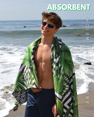 ECCOSOPHY towel dries quickly, ideal for rapid reuse after a swim.