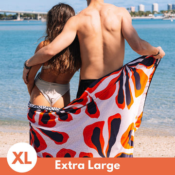 ECCOSOPHY sand-proof microfiber towel keeps sand off your gear