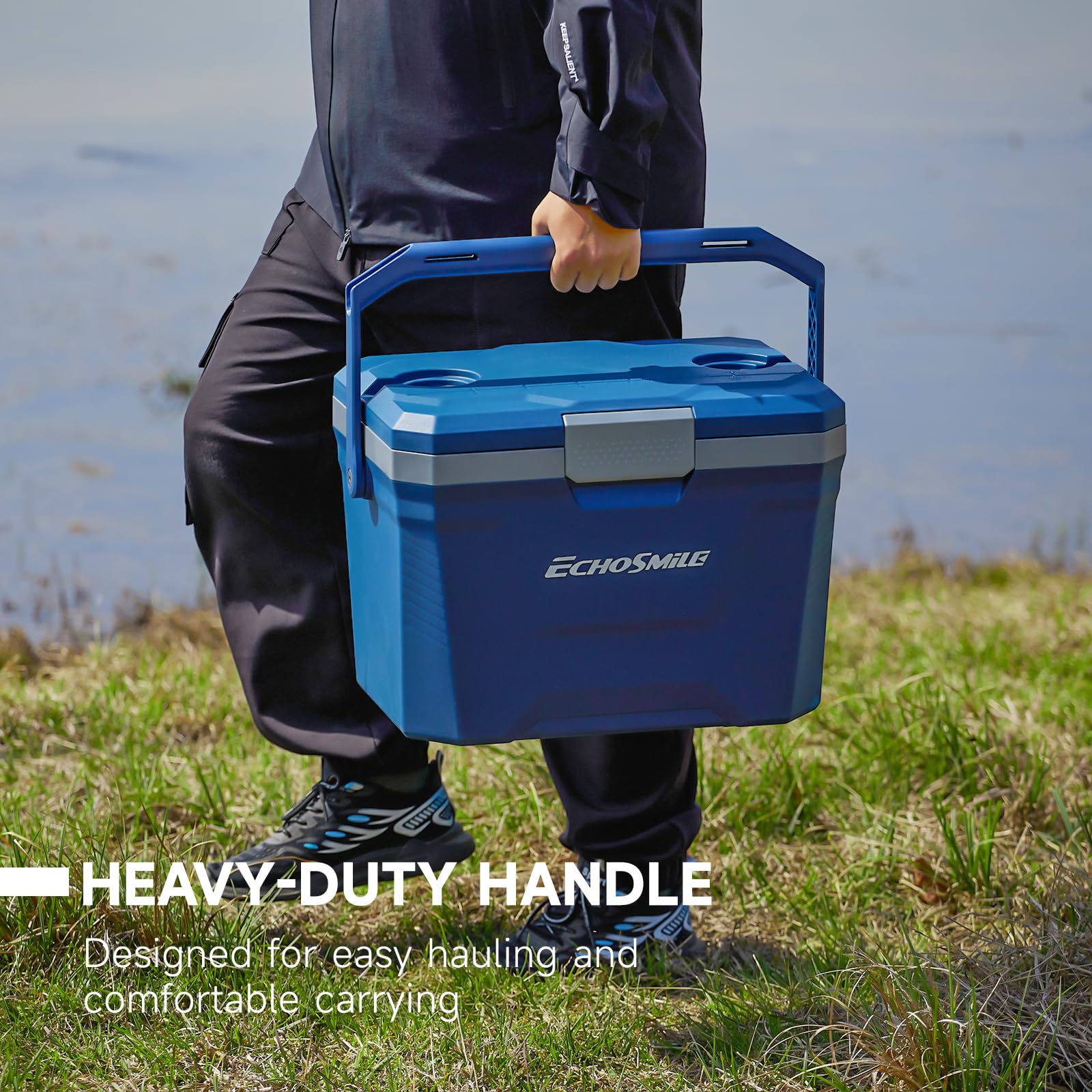 EchoSmile Ultra-Light Cooler 20L on a beach scene illustrates portable cooling.