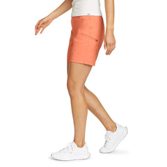 Eddie Bauer Rainier Short Plus close-up on two-way stretch fabric for mobility