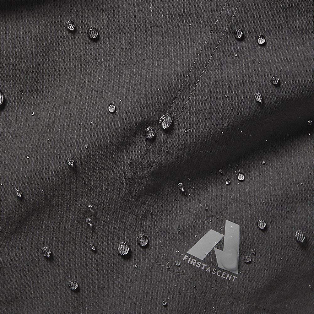 Eddie Bauer Rainier Shorts adjustable hem for versatile leg fit.
