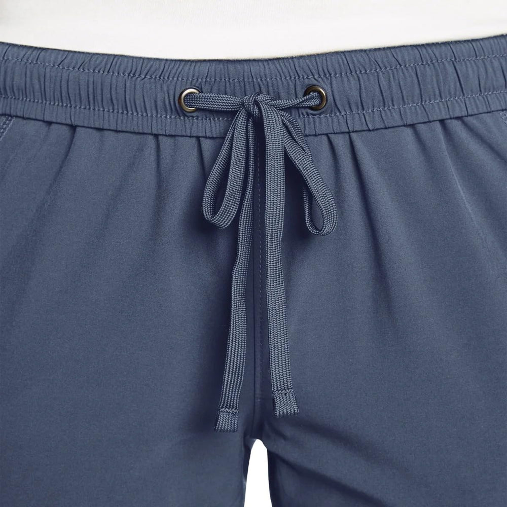 Eddie Bauer fleece-lined pants back pocket for convenient access to essentials.