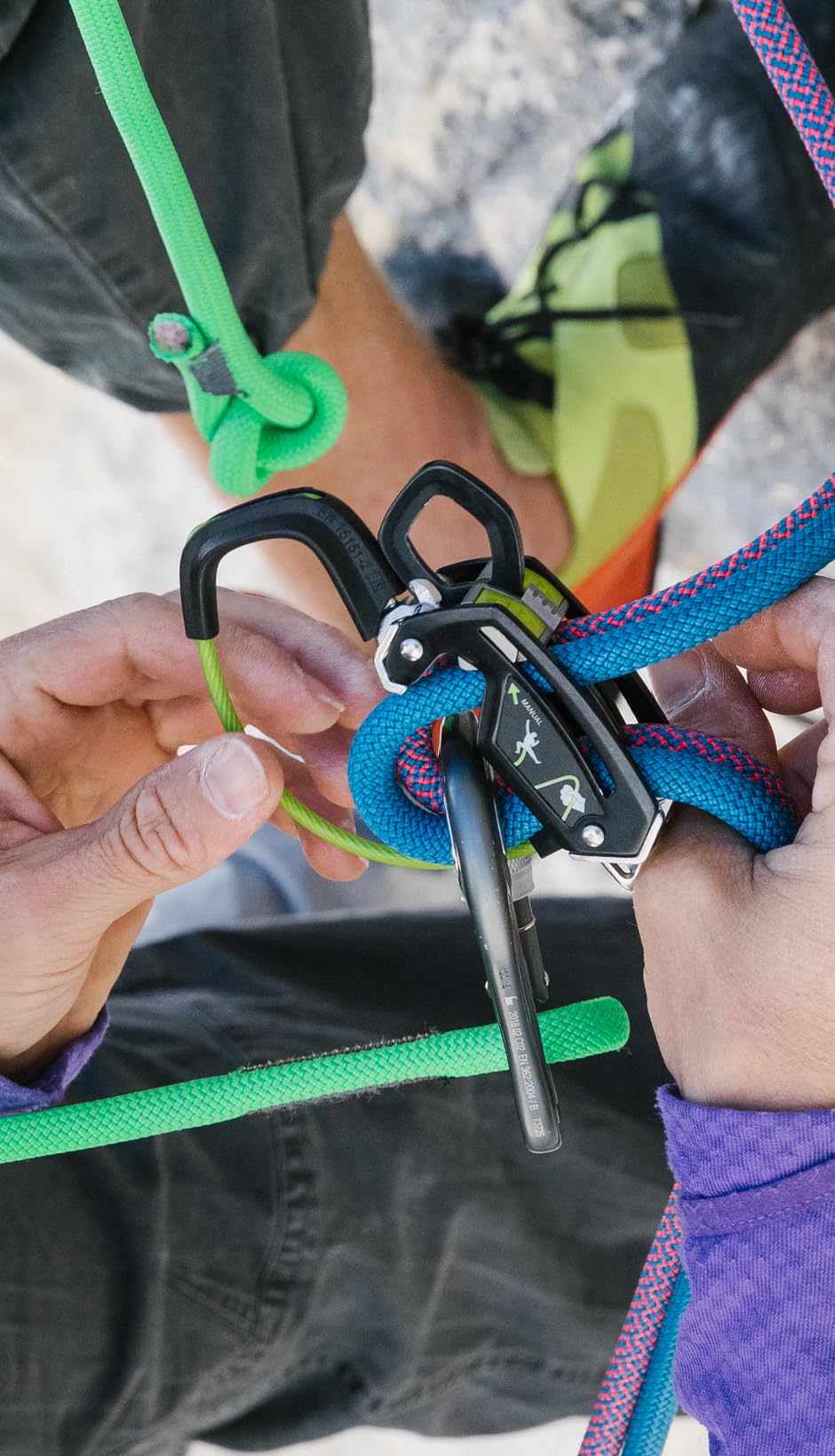 Edelrid Giga Jul hybrid-design with light aluminum and wear-prone stainless areas