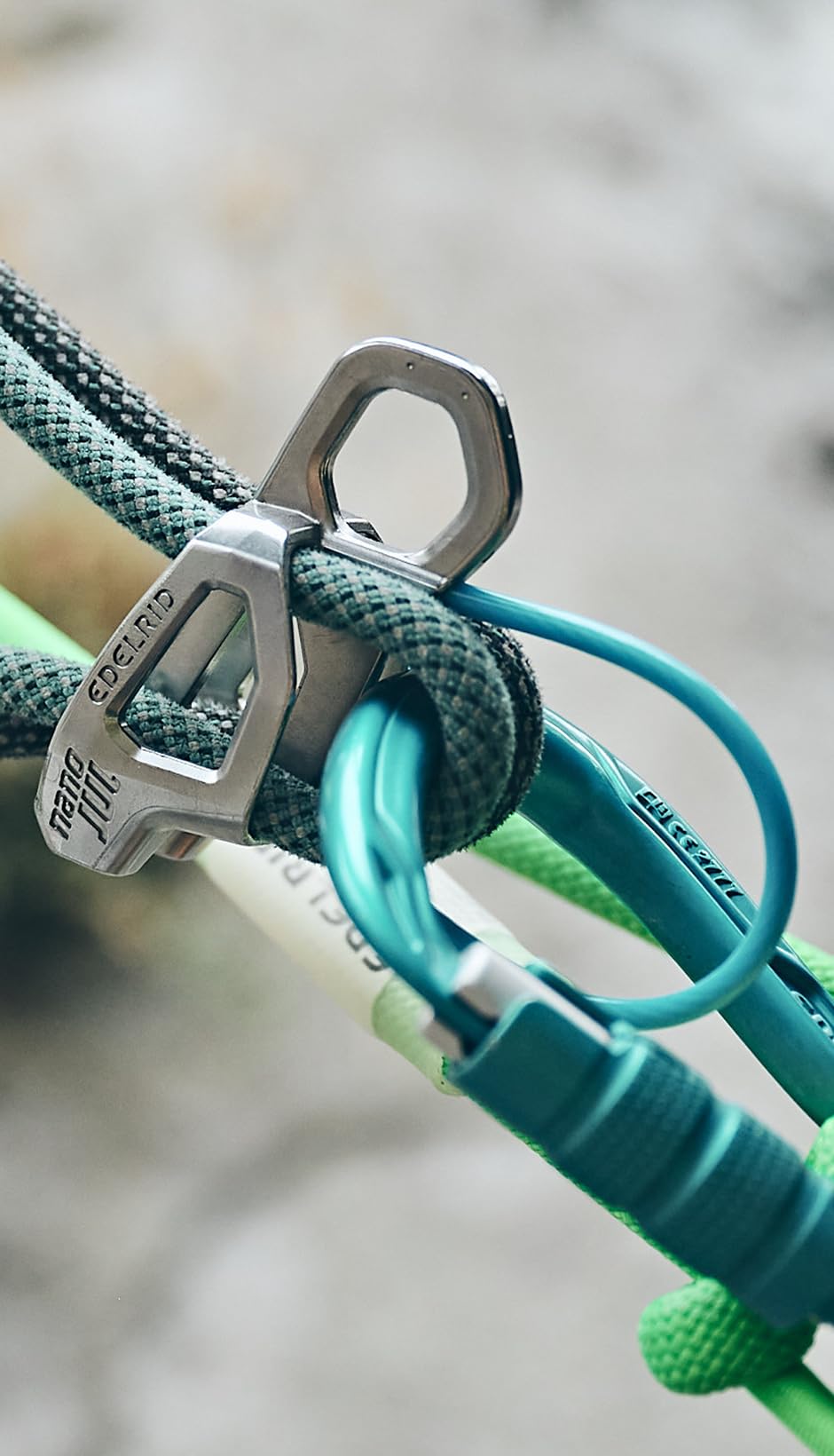 EDELRID Nano JUL with guide tube, supports alpine use and braking efficiency.