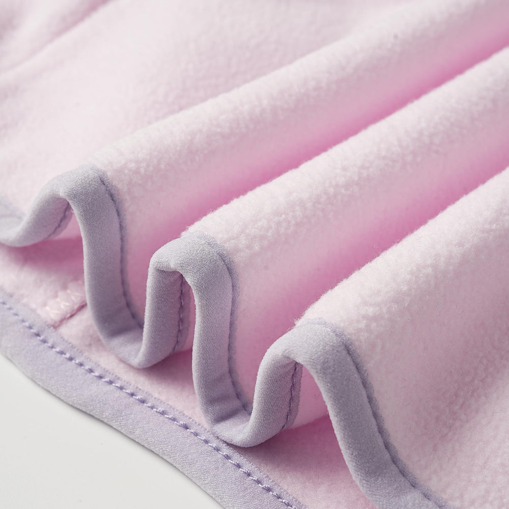 EIGIOO car-seat-friendly fleece jacket fits easily over clothing