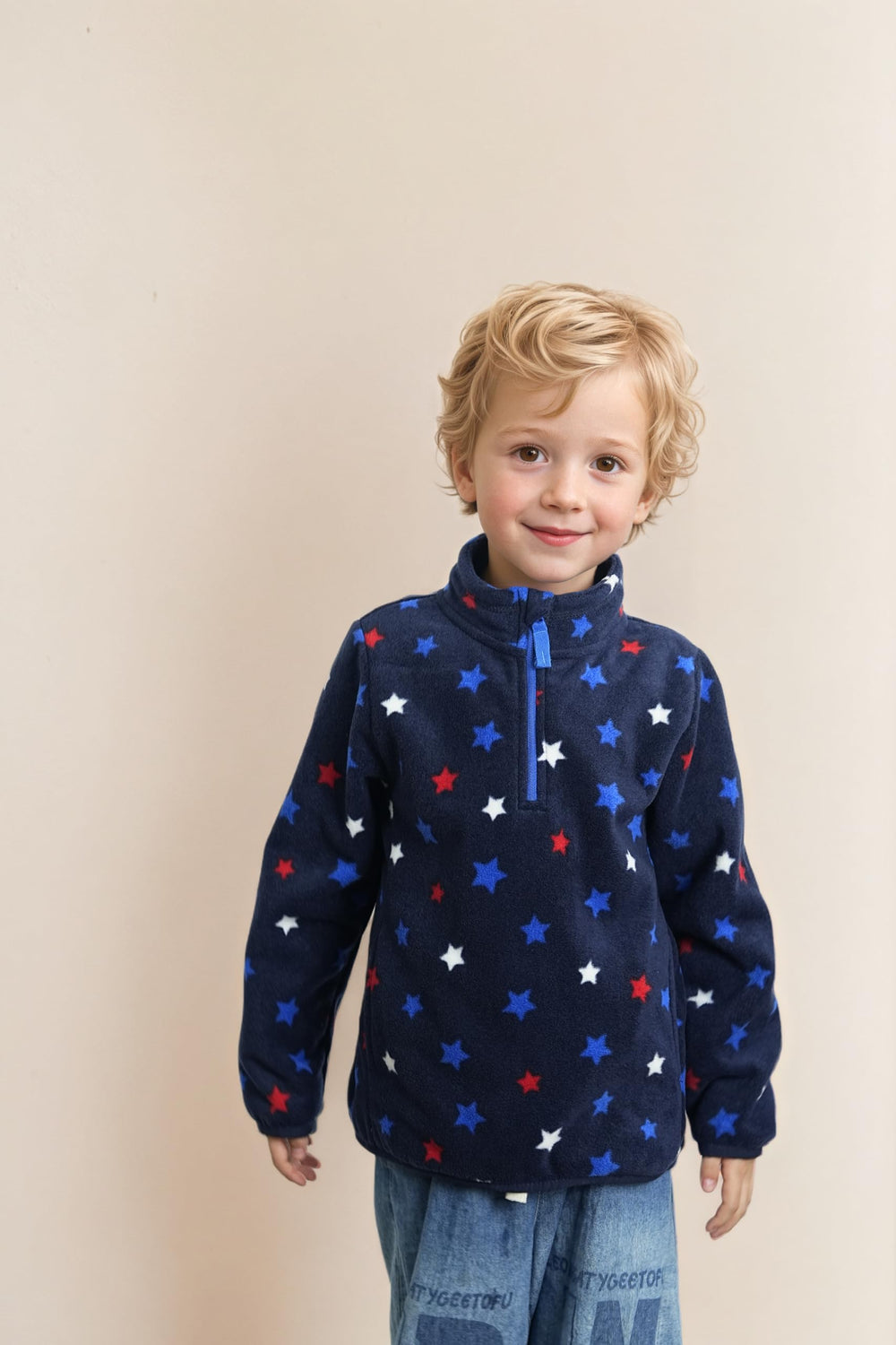 Eigioo soft-brushed polar fleece close-up highlights cozy warmth for chilly days.