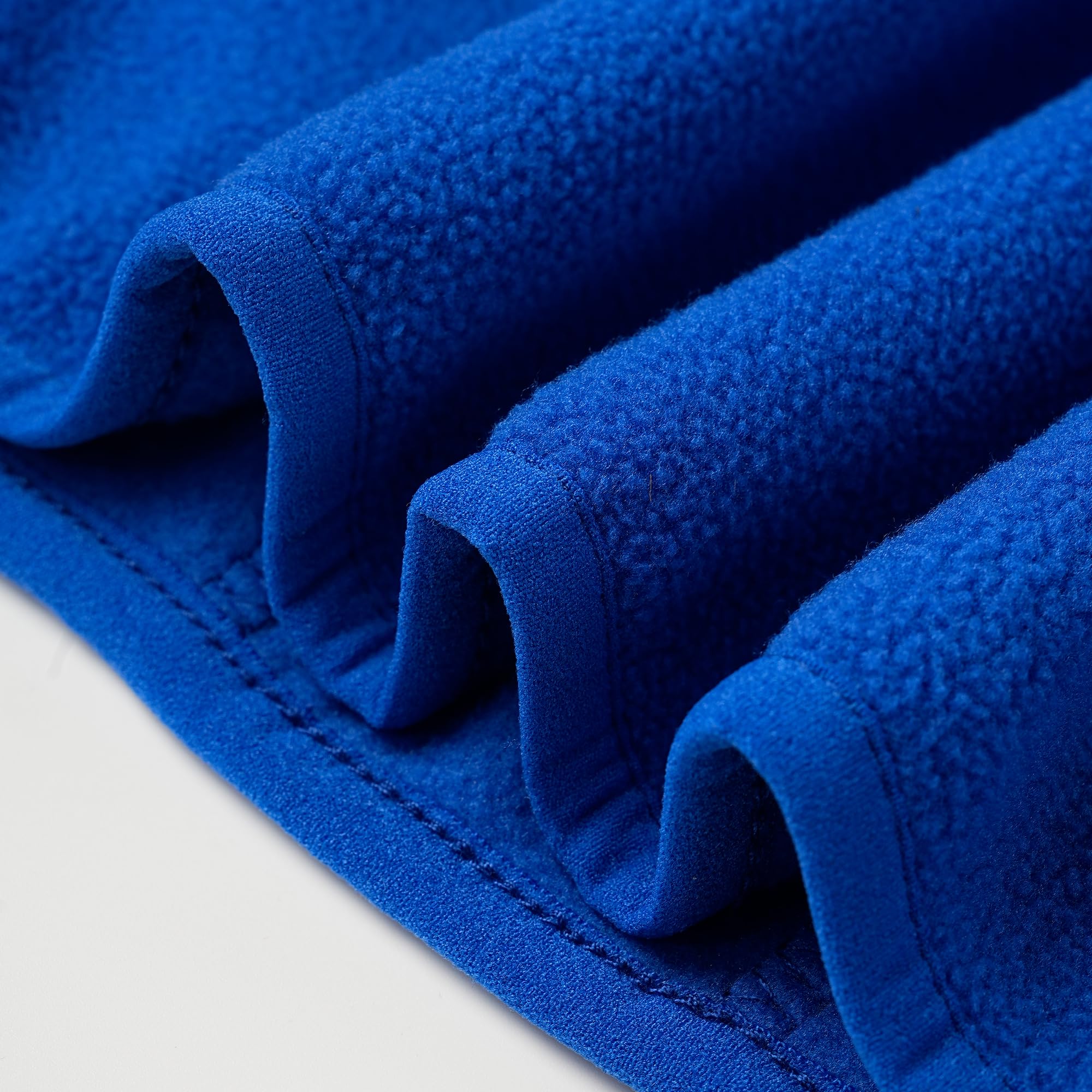 EIGIOO versatile outerwear for spring to winter with car seat friendly fit.
