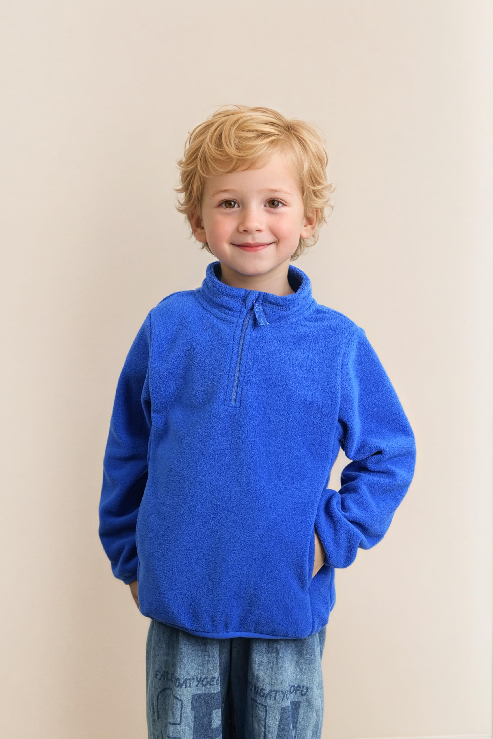 EIGIOO fleece jacket zipper detail emphasizes smooth half-zip opening
