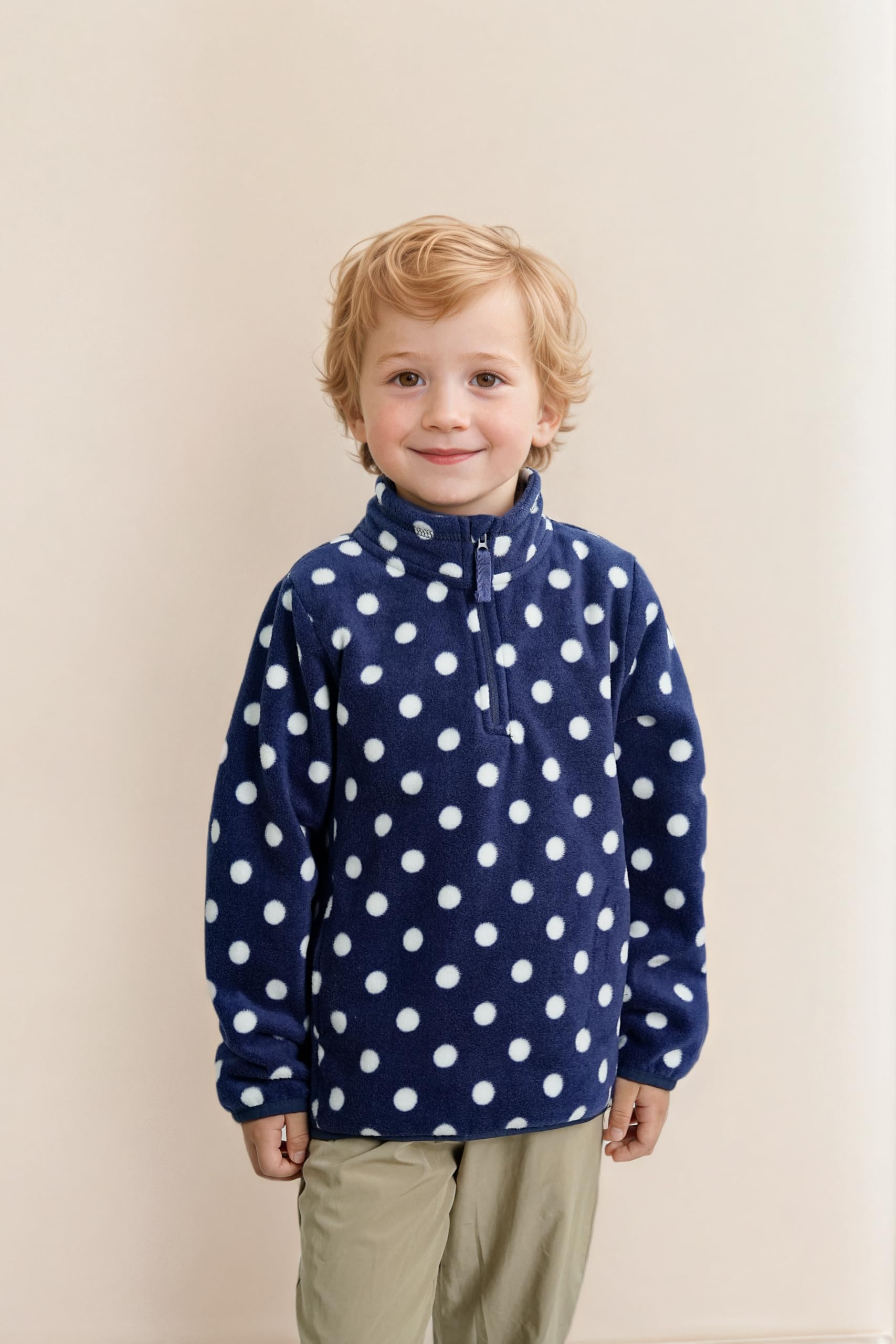EIGIOO fleece jacket showing deep pockets for treasures.