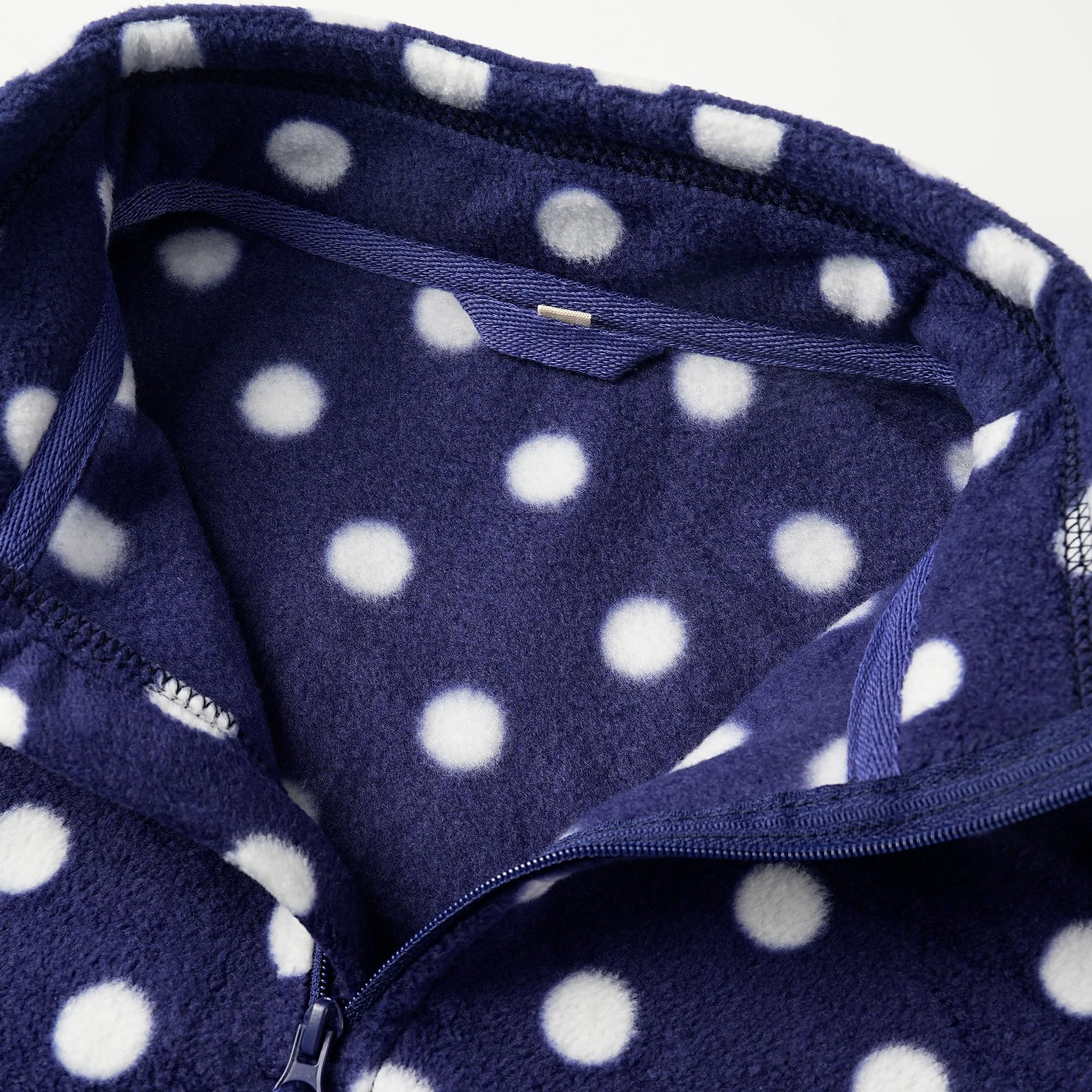 EIGIOO fleece jacket available in multiple colors for easy pairing.