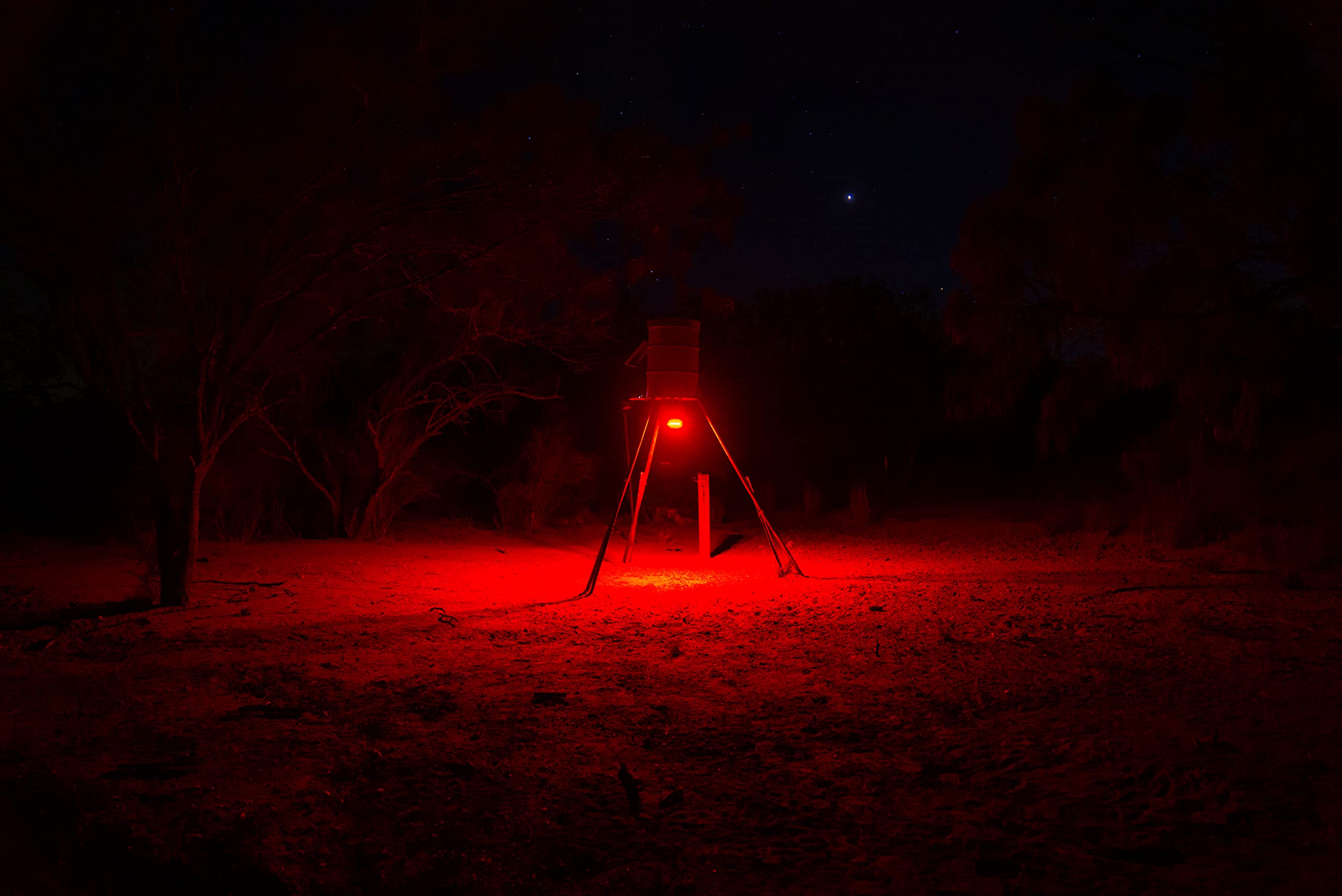 Elusive Wildlife Kill Light solar compatibility with Reaktor panel for maintenance-free use.