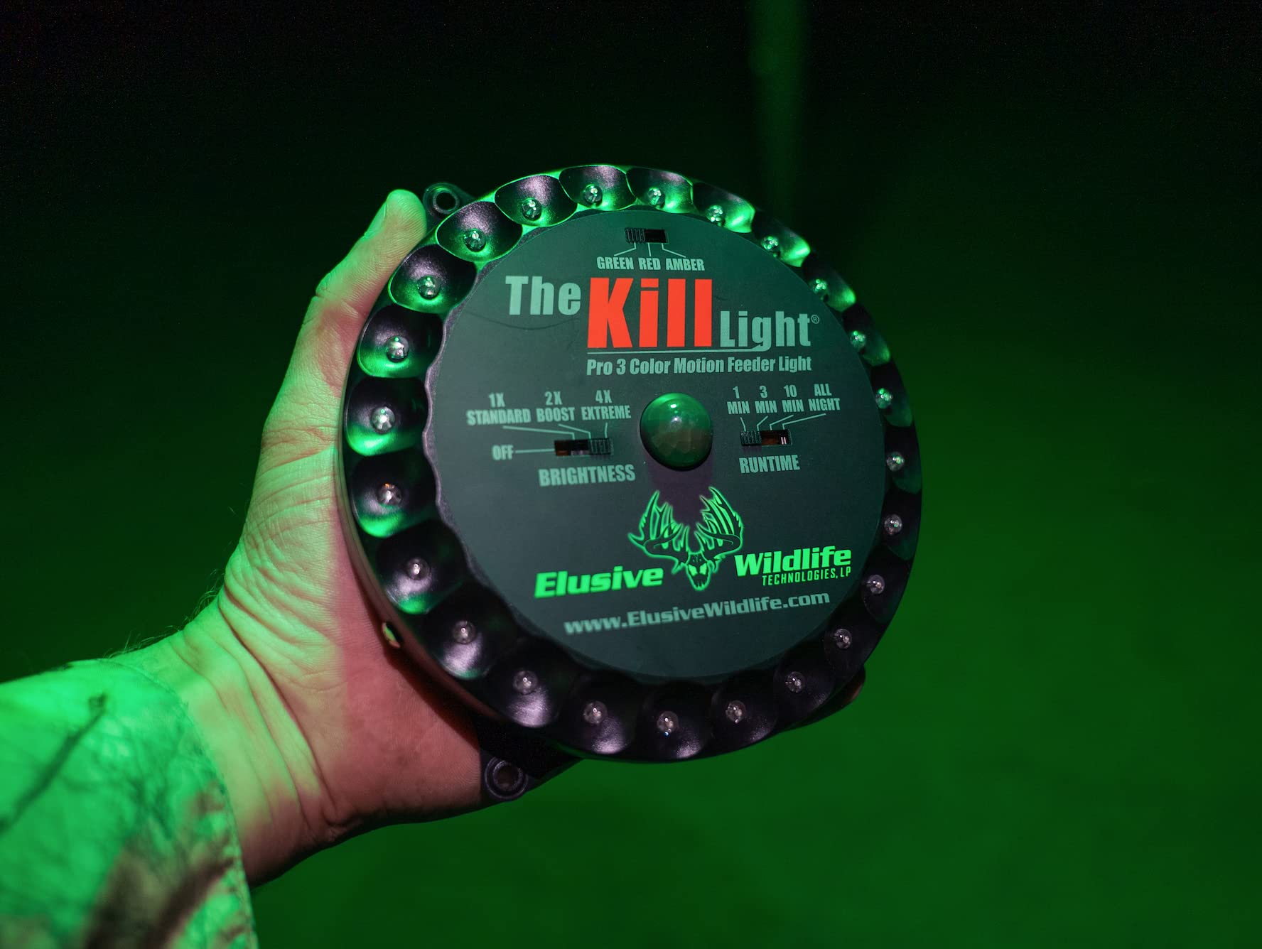 Elusive Wildlife Kill Light suited for deer feeders and hog hunting scenarios.