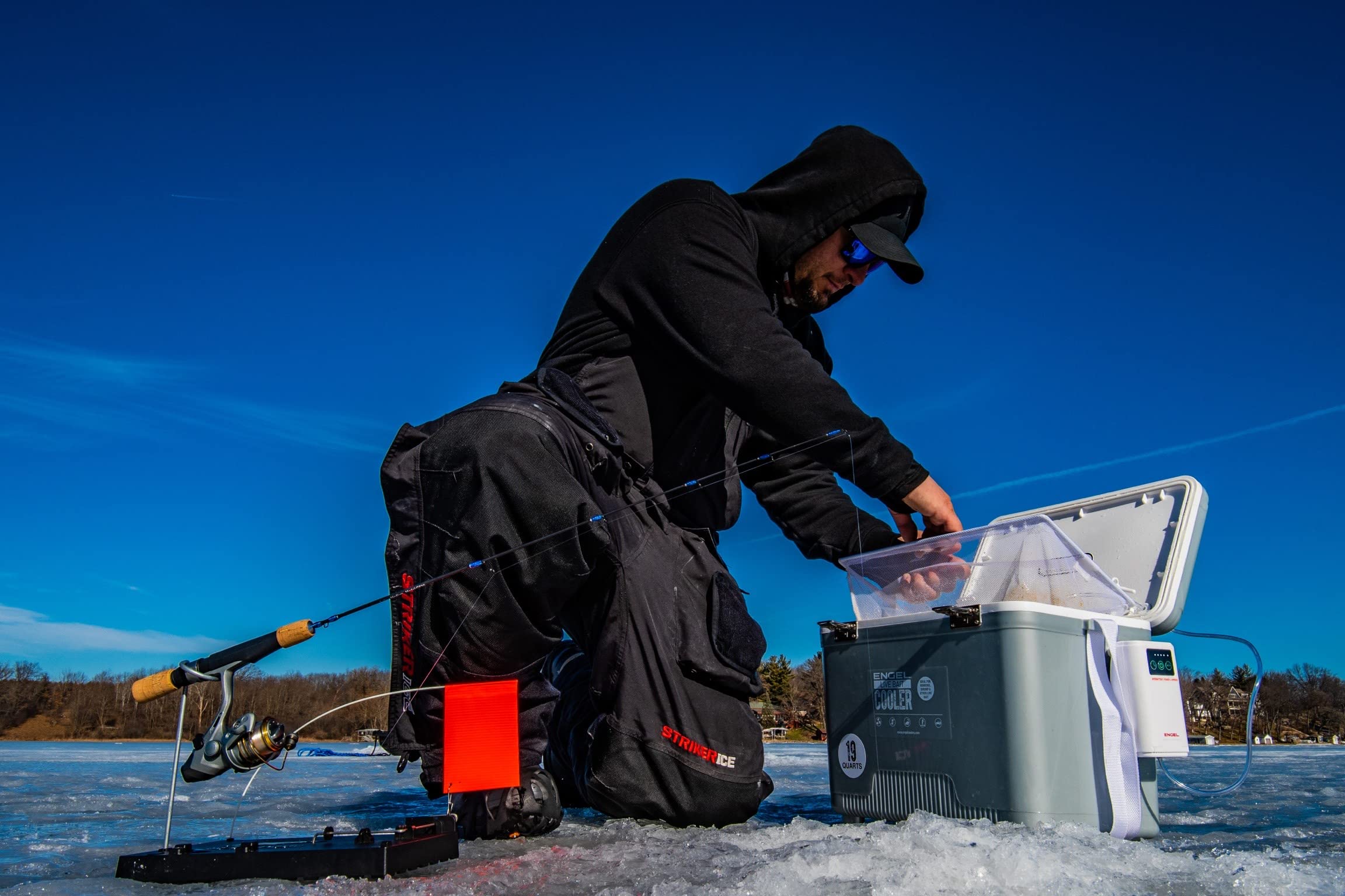 ENGEL 19Qt cooler pro EVA gasket reduces leaks for clean gear.