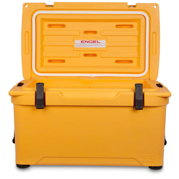 Engel ENG35 cooler lid-seal close-up demonstrates airtight protection to minimize ice loss during transport