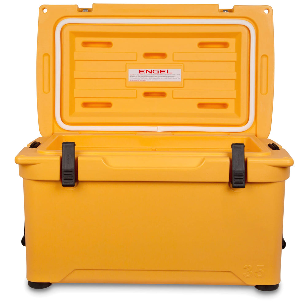 Engel ENG35 cooler lid-seal close-up demonstrates airtight protection to minimize ice loss during transport