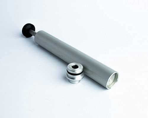 Ergonomic handle of the 45ml aluminum injector in use