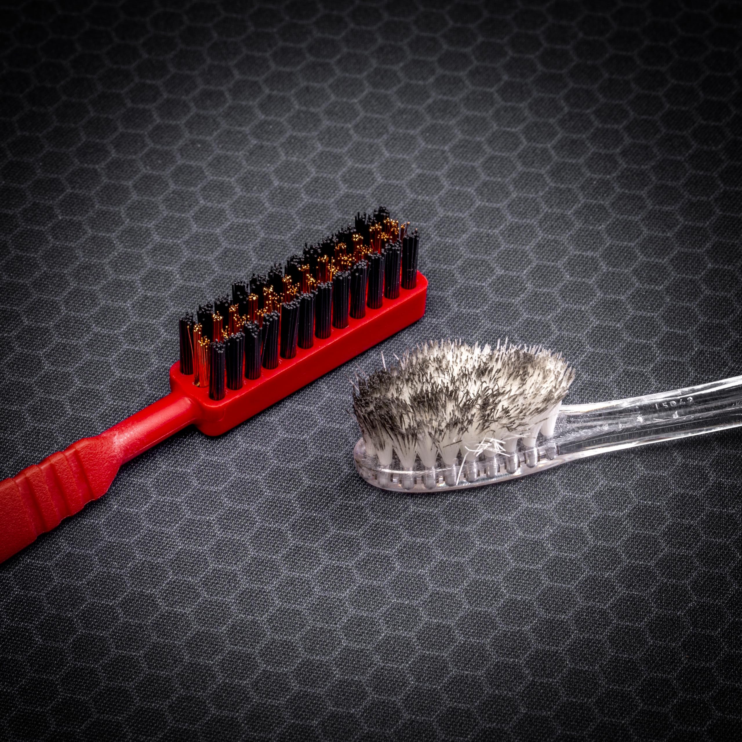 Ergonomic triangular handle design on cleaning tools