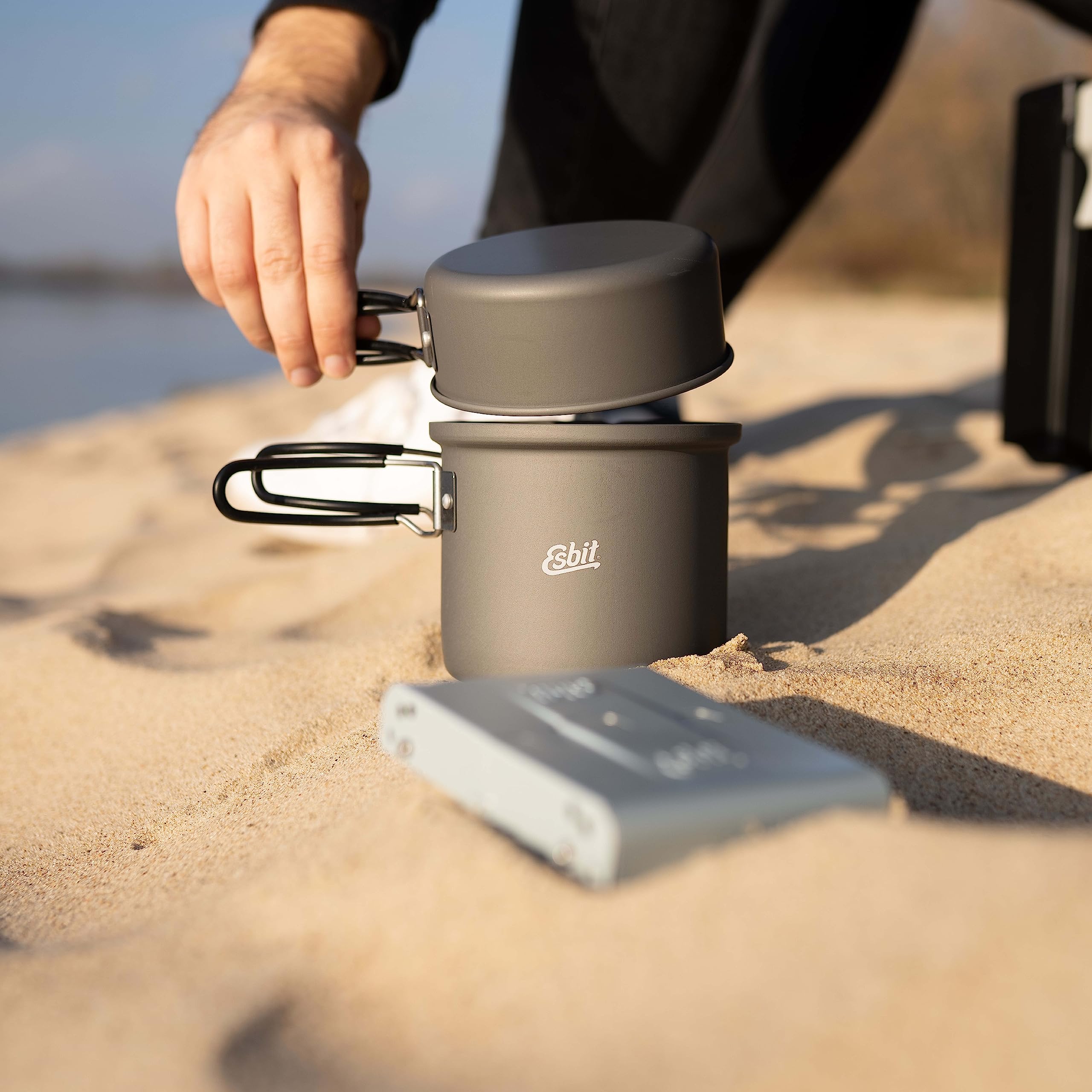 Esbit ESPT1000HA compact storage fits easily in a backpack