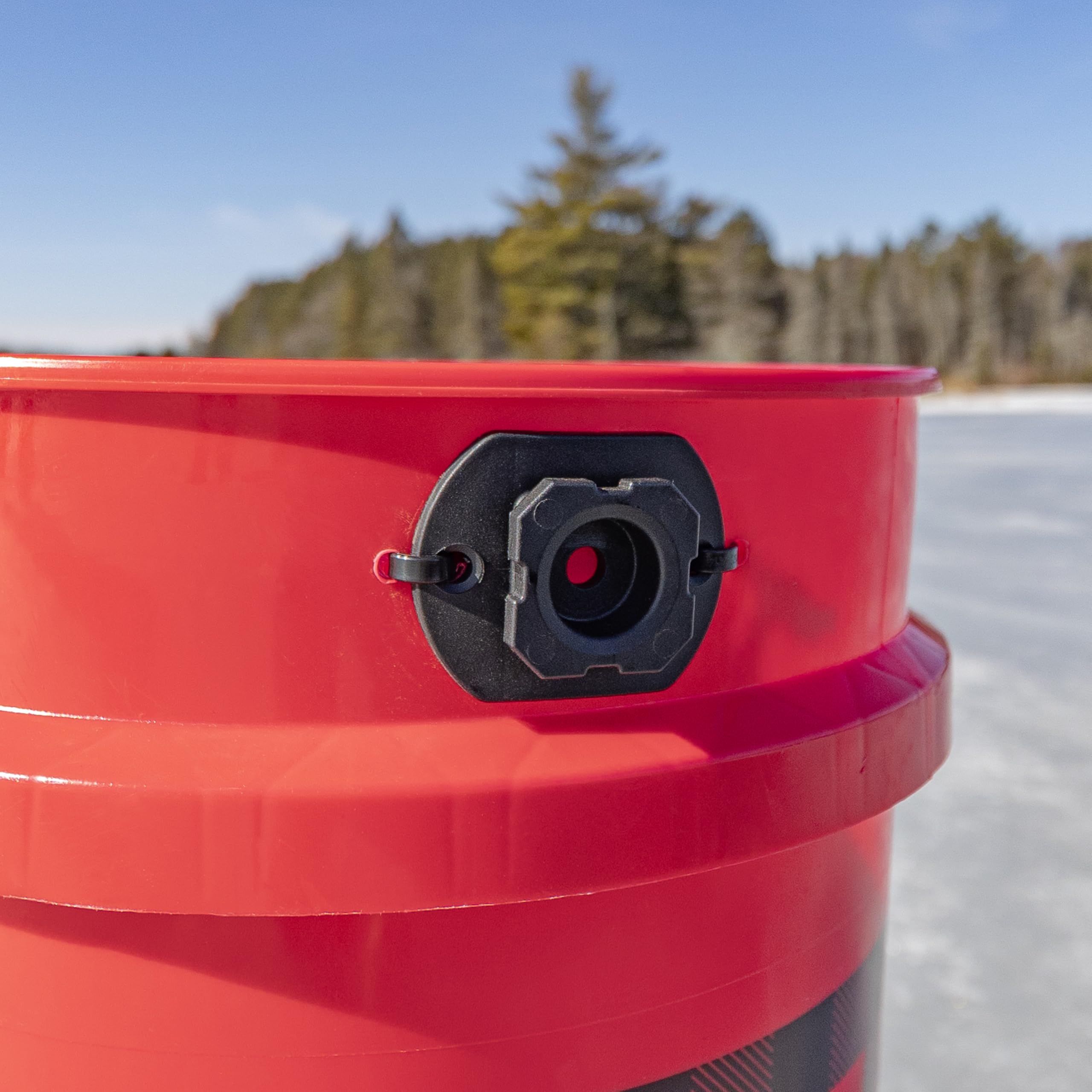 Eskimo E-Hub bucket base attached to a rounded surface for easy access