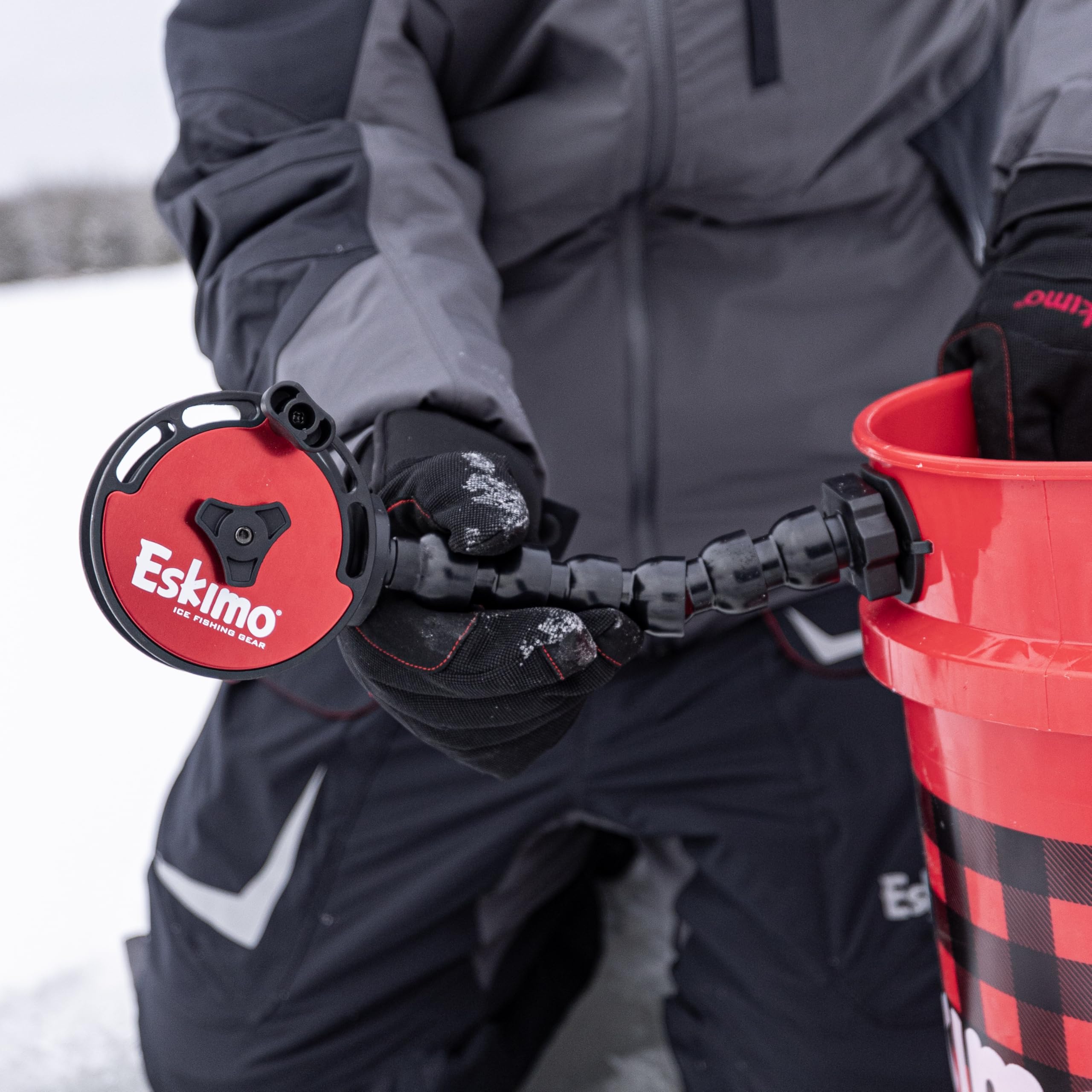 Eskimo E-Hub bucket base straps secure the base on curved surfaces