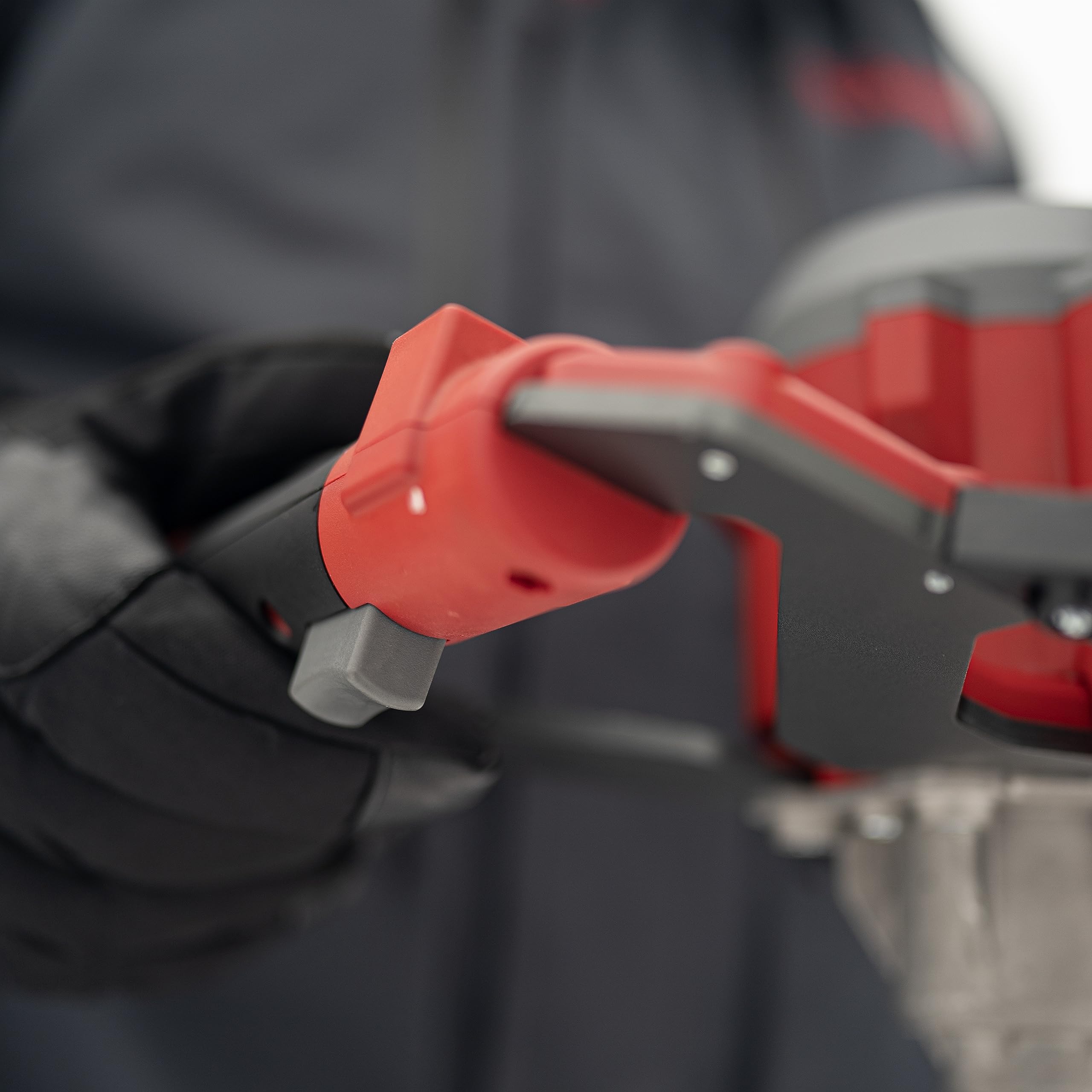 2-hour charger recharges the battery quickly between trips