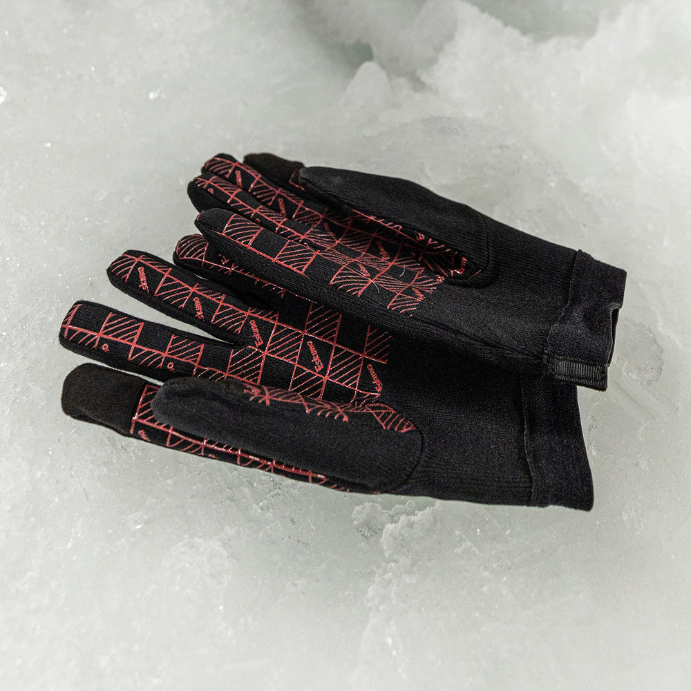 Eskimo Lockout Flex Glove dexterity-fit enables precise grip and device use.
