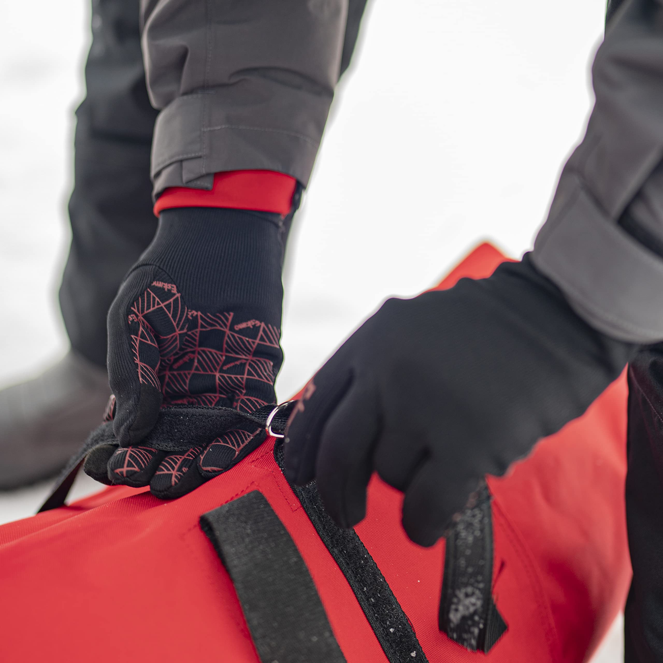 Eskimo Lockout Flex Glove Merino liner provides moisture-wicking insulation inside.