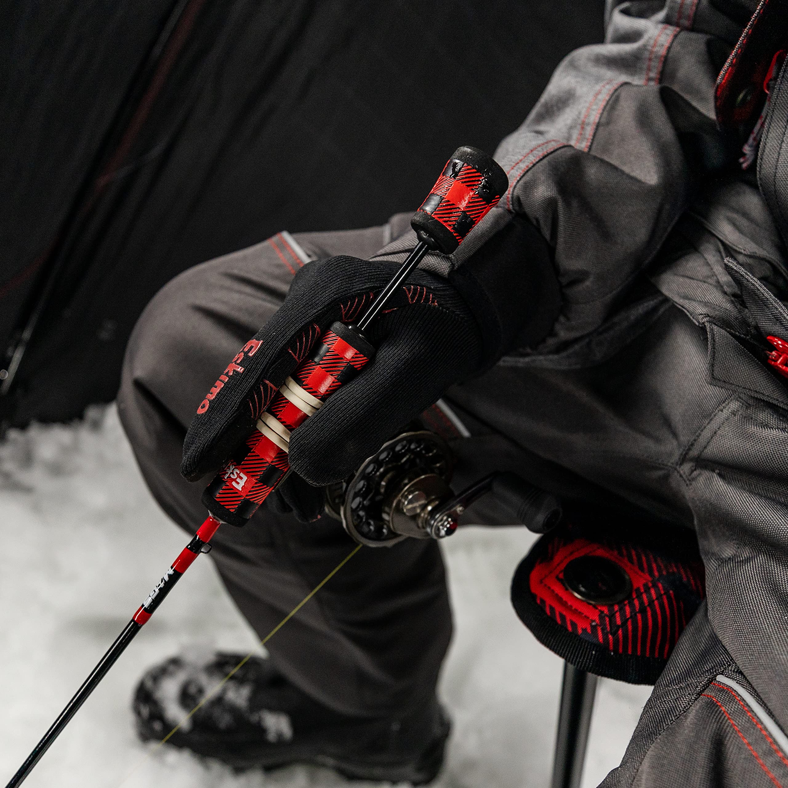 Eskimo Lockout Flex Glove touchscreen compatibility lets you use devices.