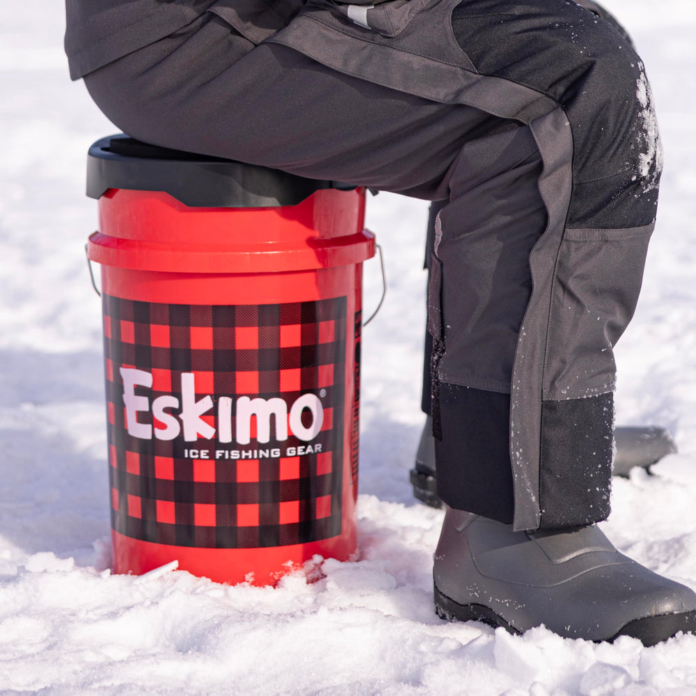 Large middle space inside Eskimo SeatStash lid for jig boxes and forceps