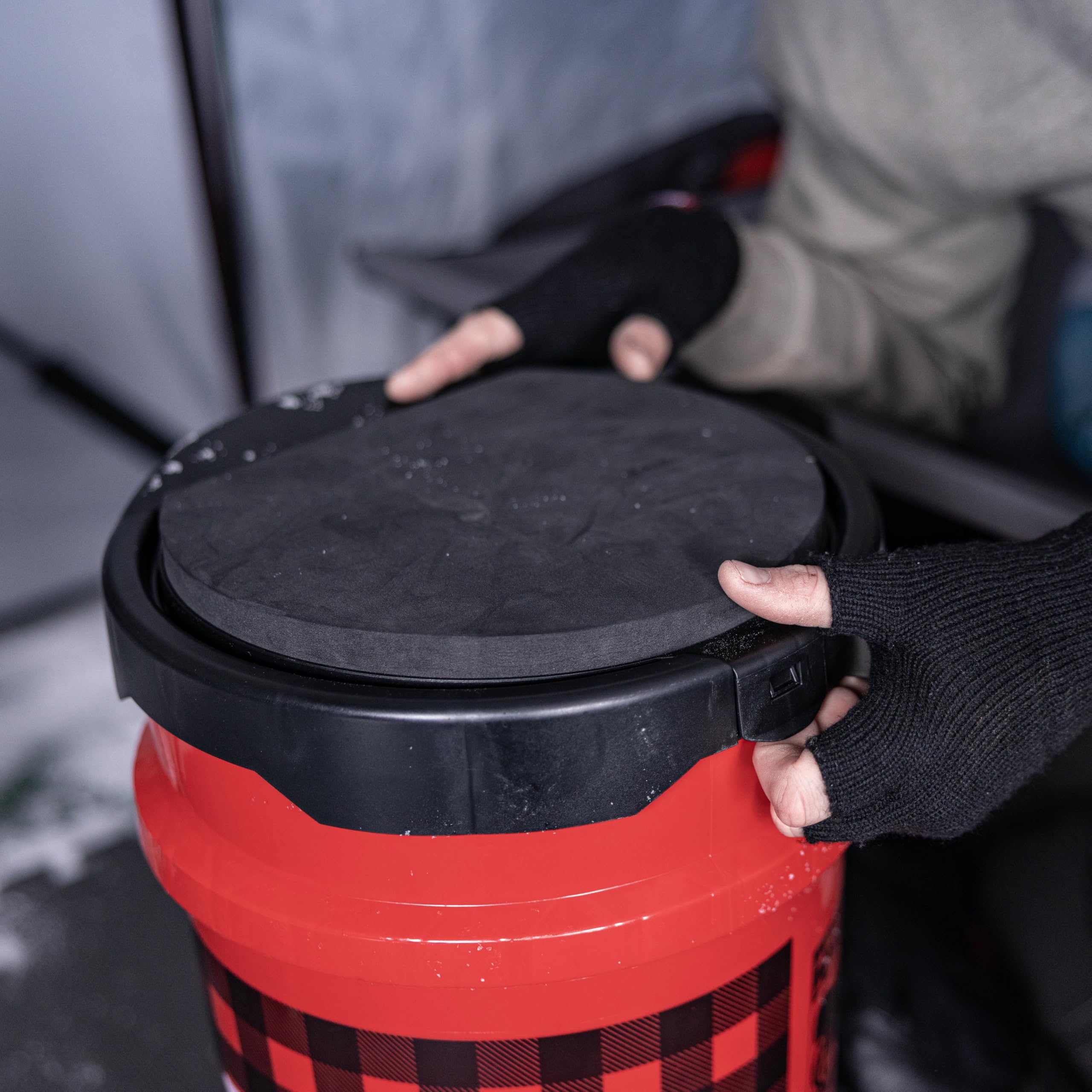Tight seal on Eskimo SeatStash bucket lid preventing spills