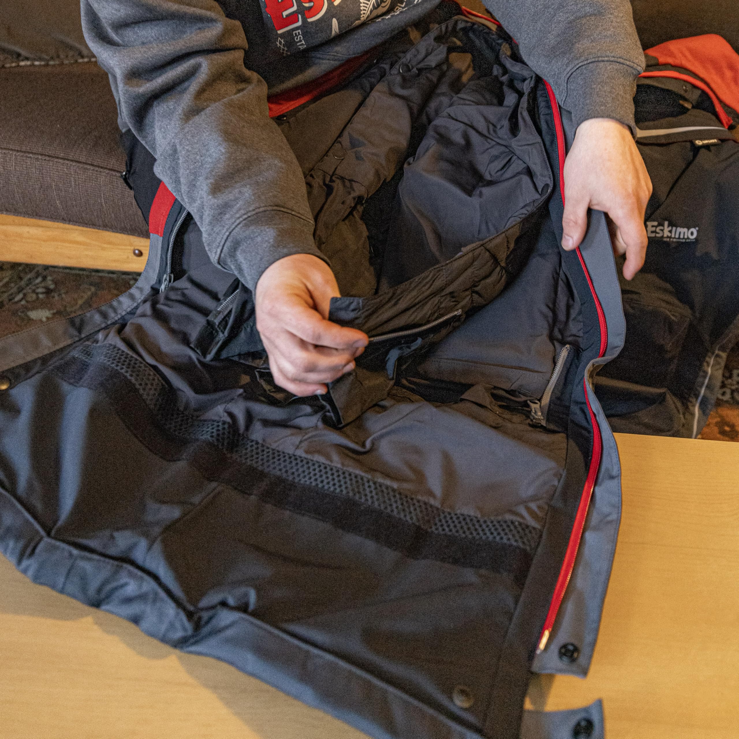 Eskimo Superior Bibs with removable knee pads for kneeling comfort.